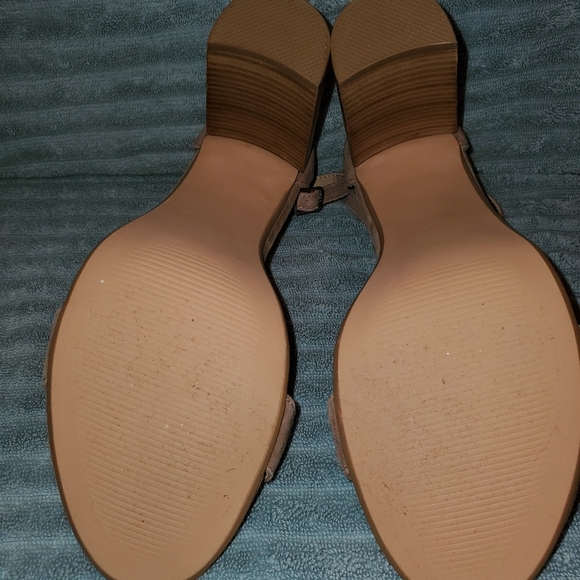 New Steve Madden Tan Suede Heels - Picture 7 of 7